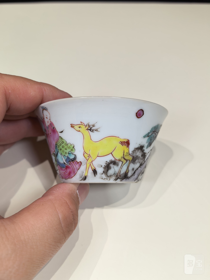 清雍正 粉彩人物马蹄杯 - 图9